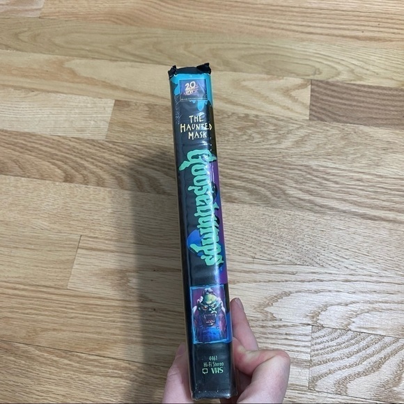 Vintage Goosebumps The Haunted Mask VHS Scary Movie 90s - Picture 5 of 7